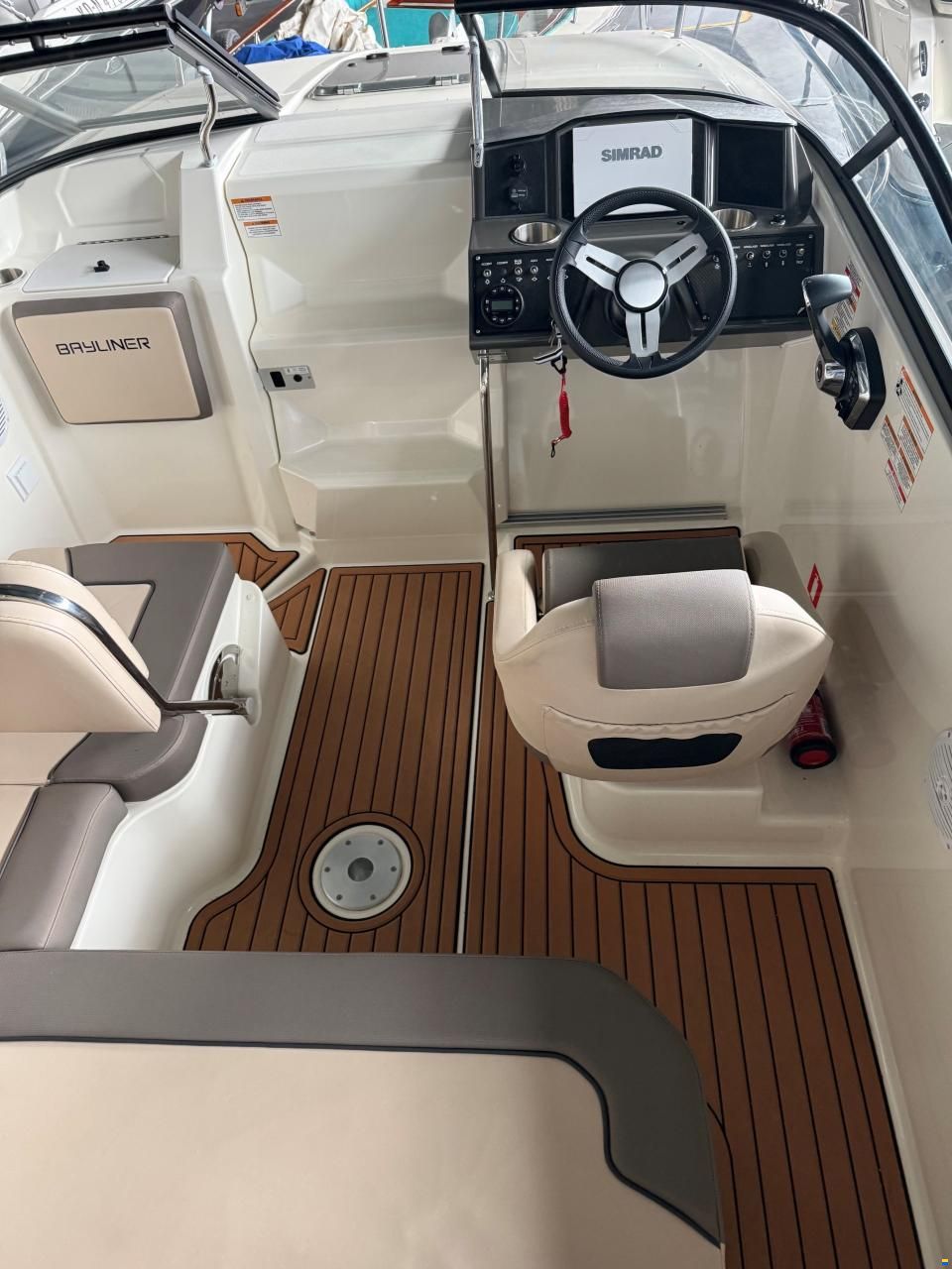 Bayliner VR5 Cuddy