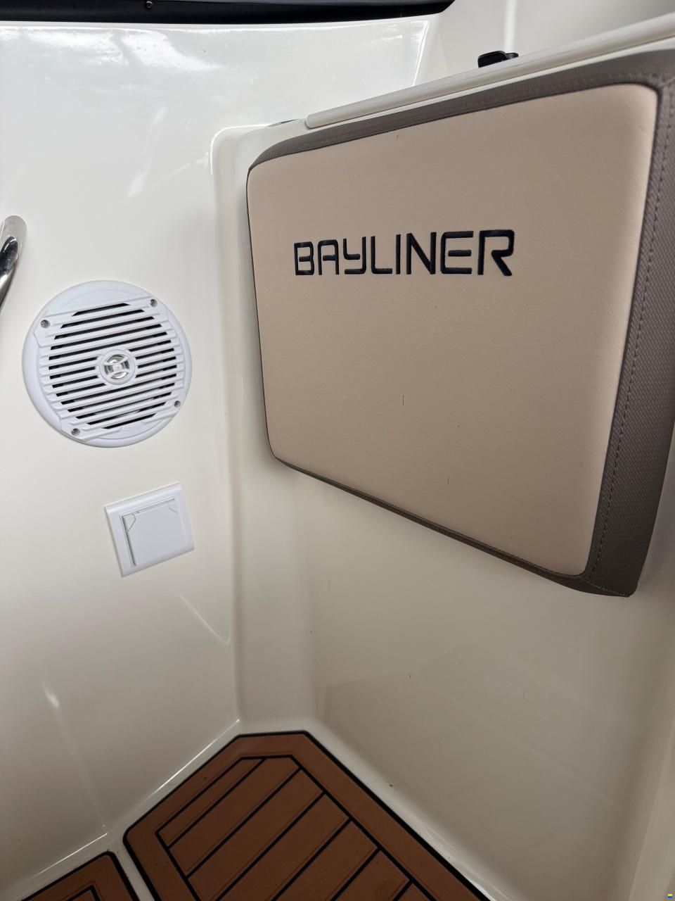 Bayliner VR5 Cuddy