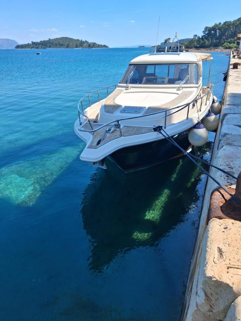 Cayman 38 WA
