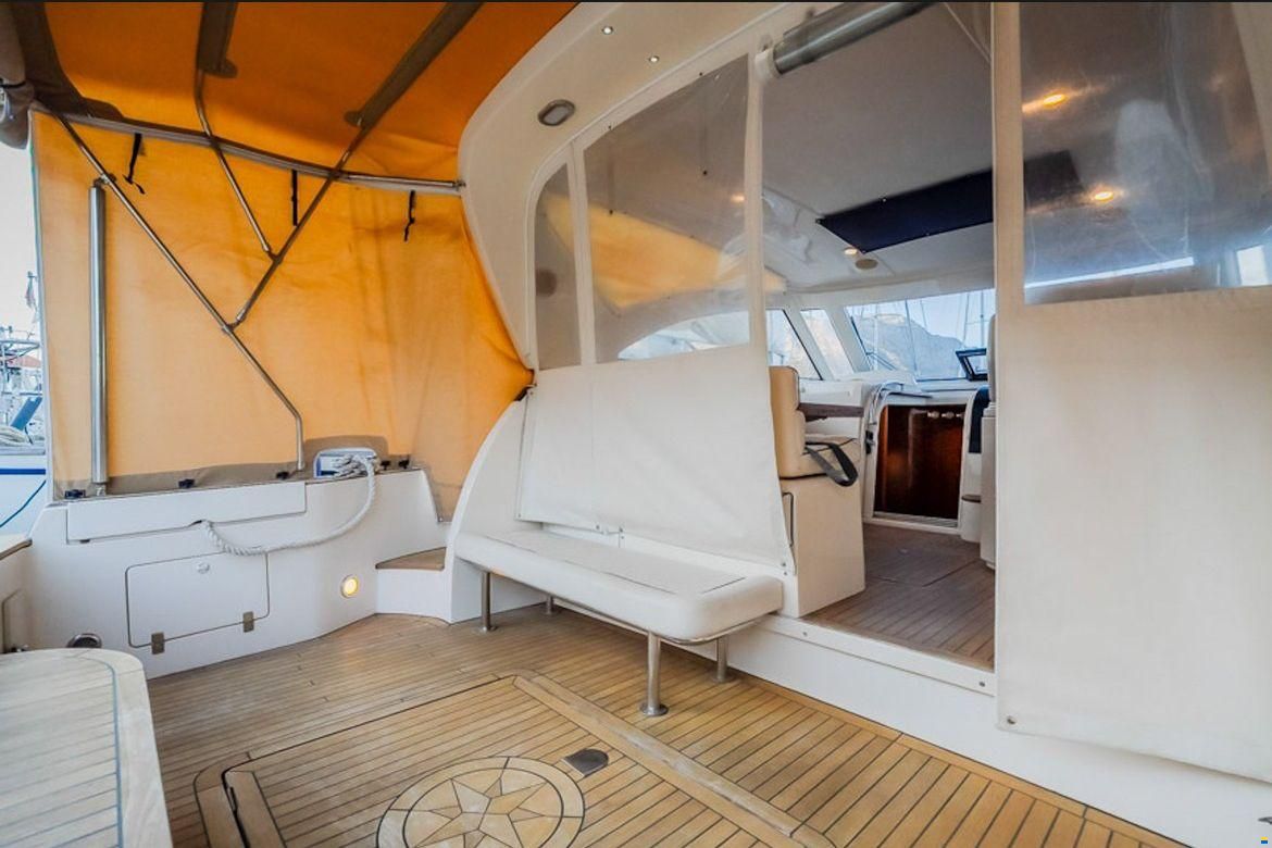 Cayman 38 WA