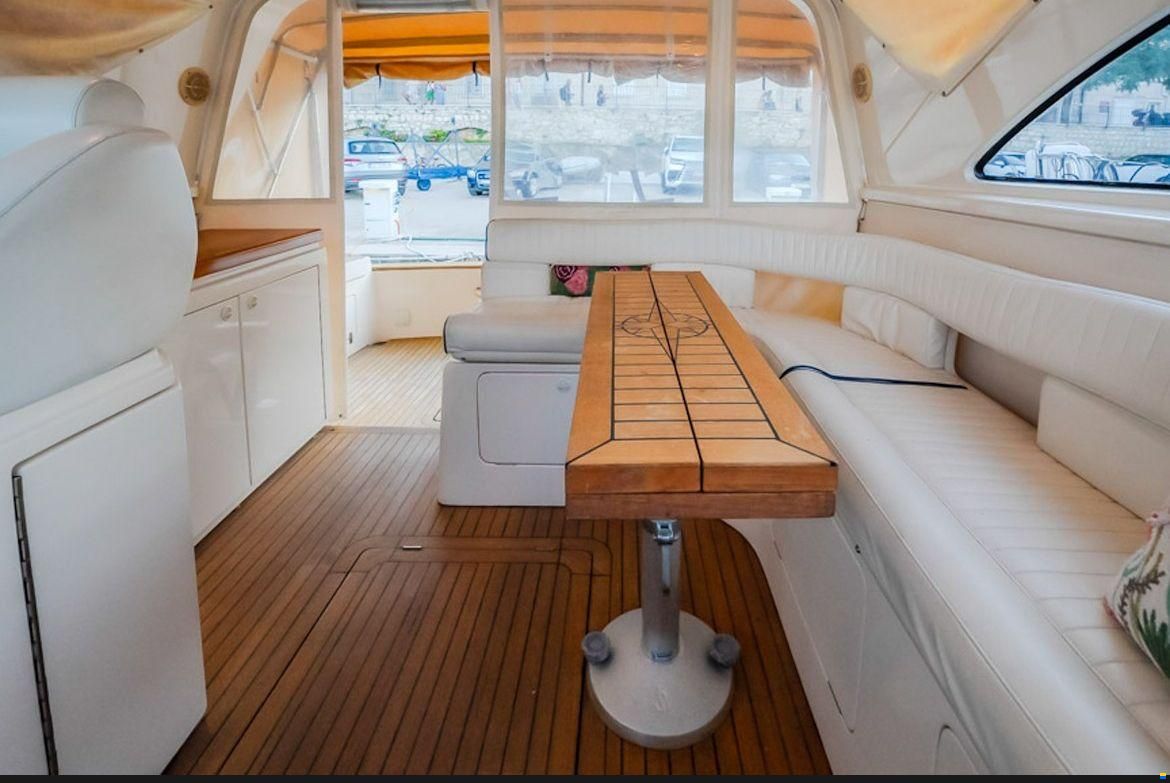 Cayman 38 WA
