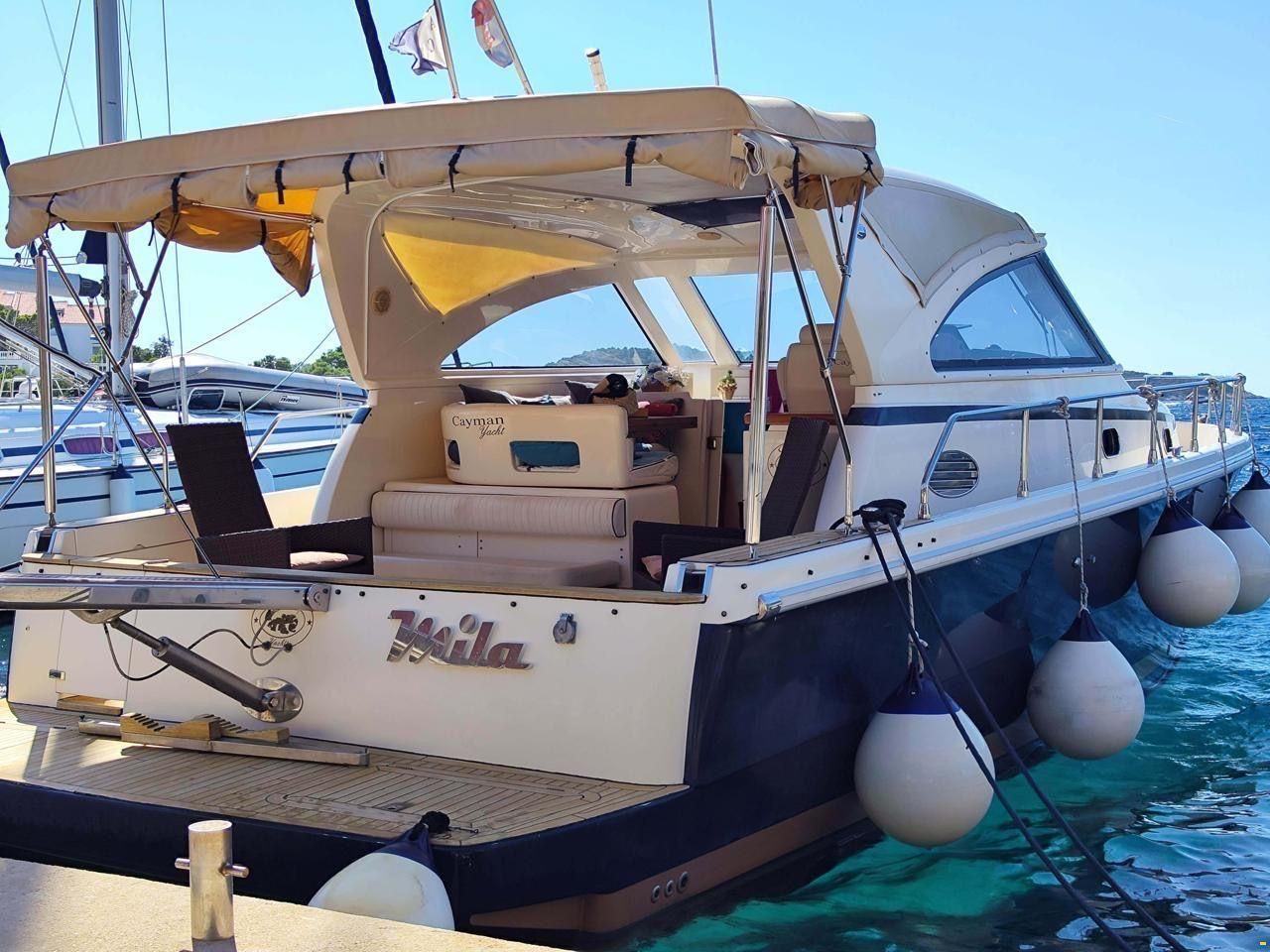 Cayman 38 WA