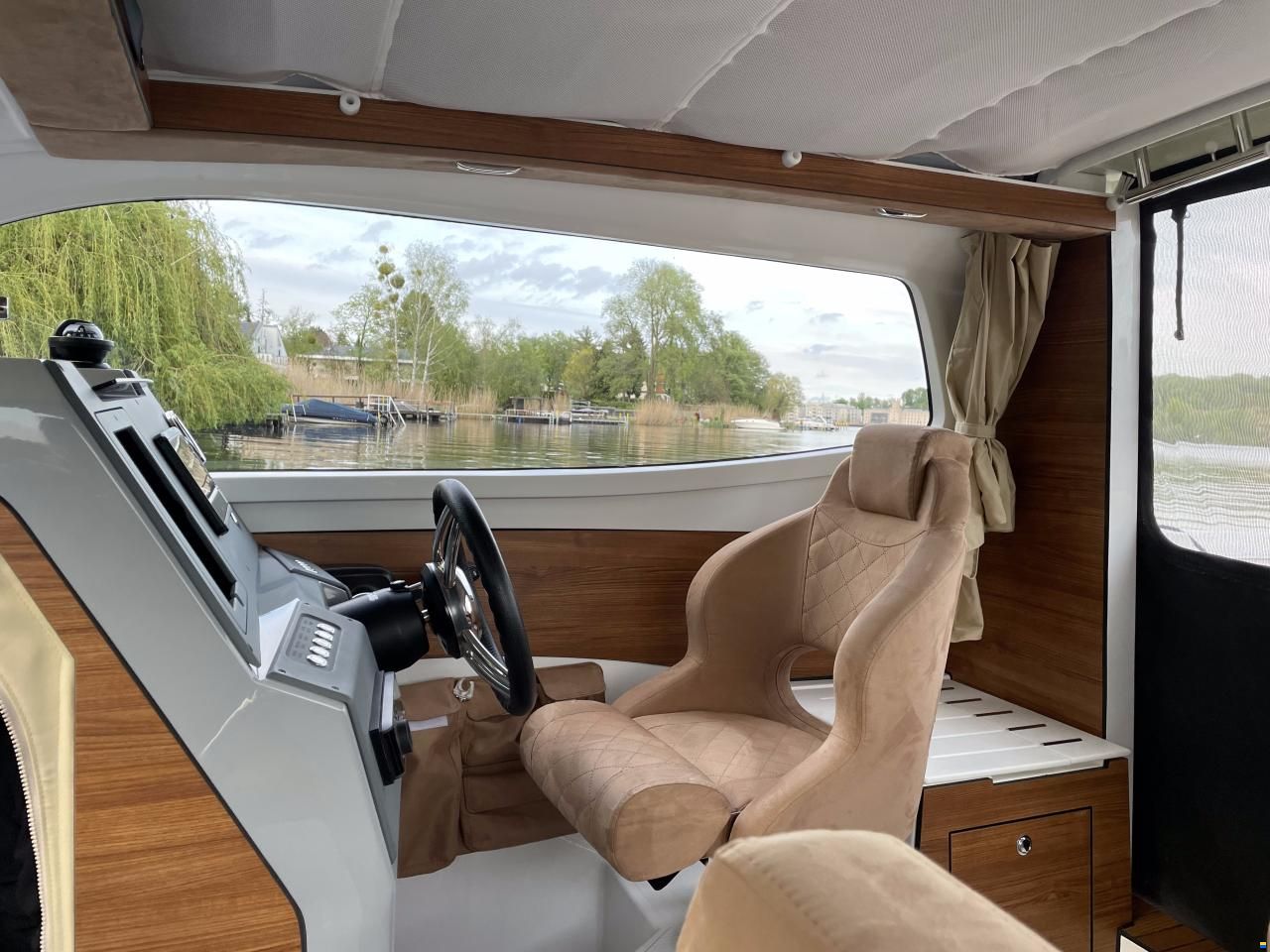 Corsiva Coaster 720 GT