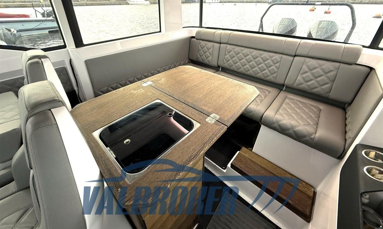 Axopar 37 XC Cross Cabin