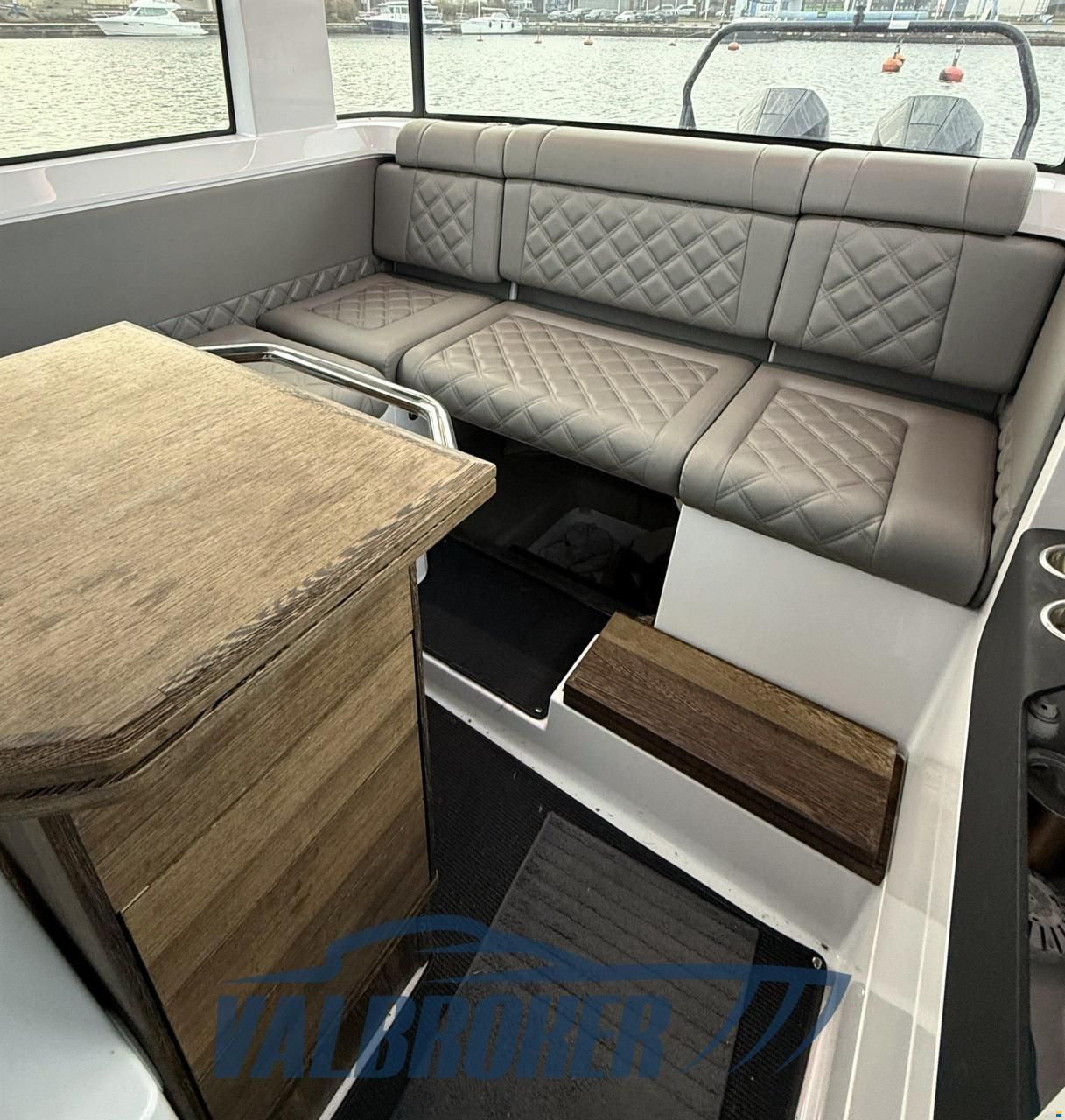 Axopar 37 XC Cross Cabin
