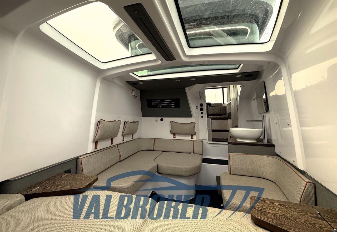 Axopar 37 XC Cross Cabin