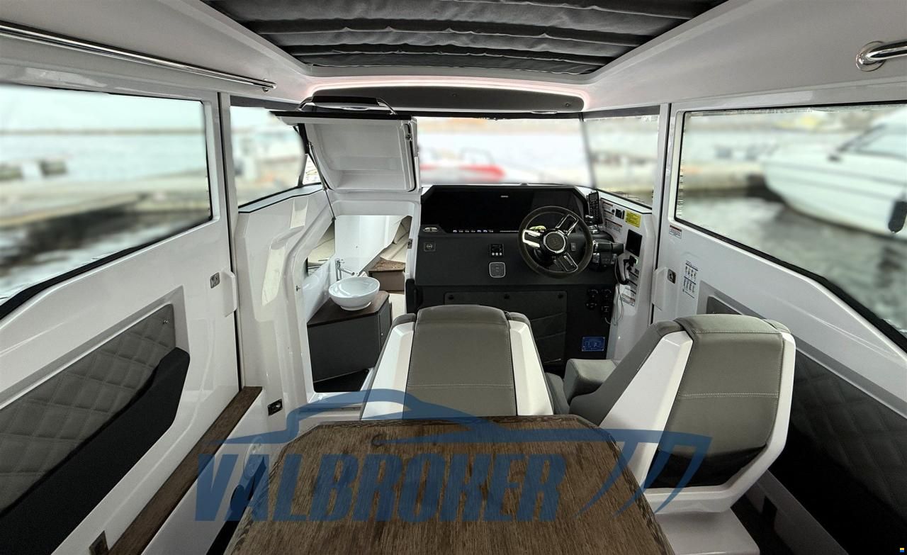 Axopar 37 XC Cross Cabin