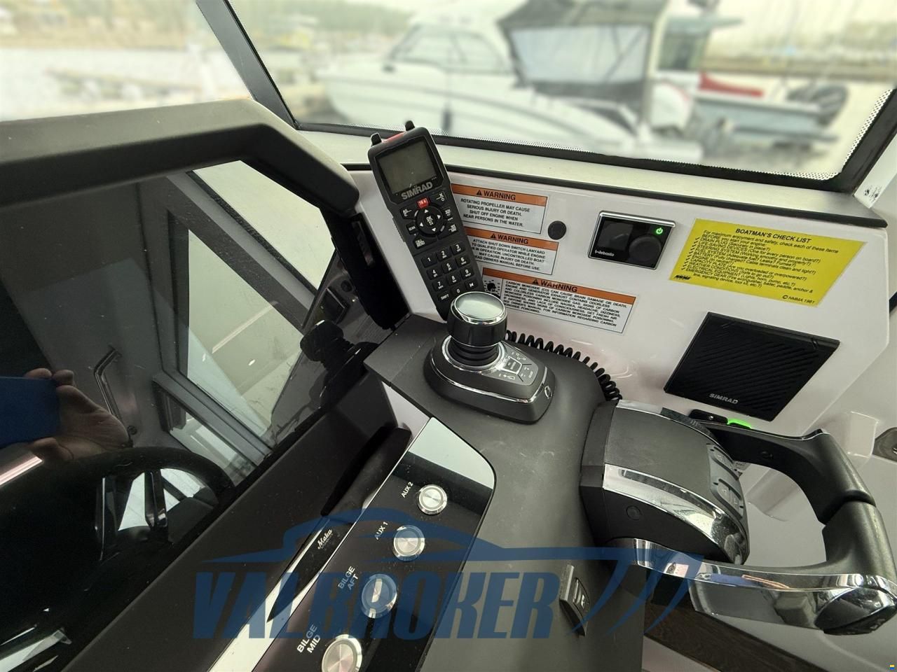 Axopar 37 XC Cross Cabin