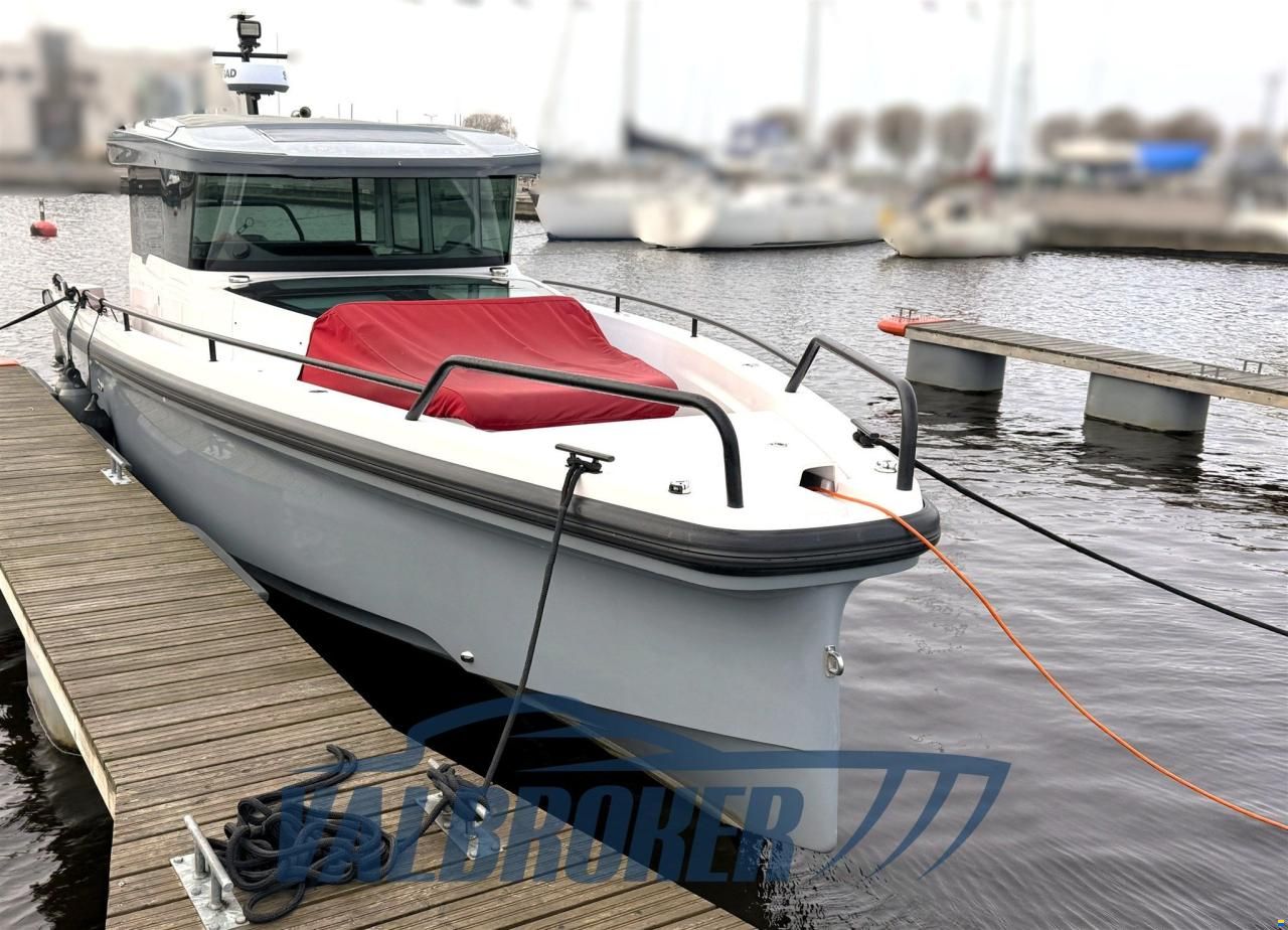 Axopar 37 XC Cross Cabin