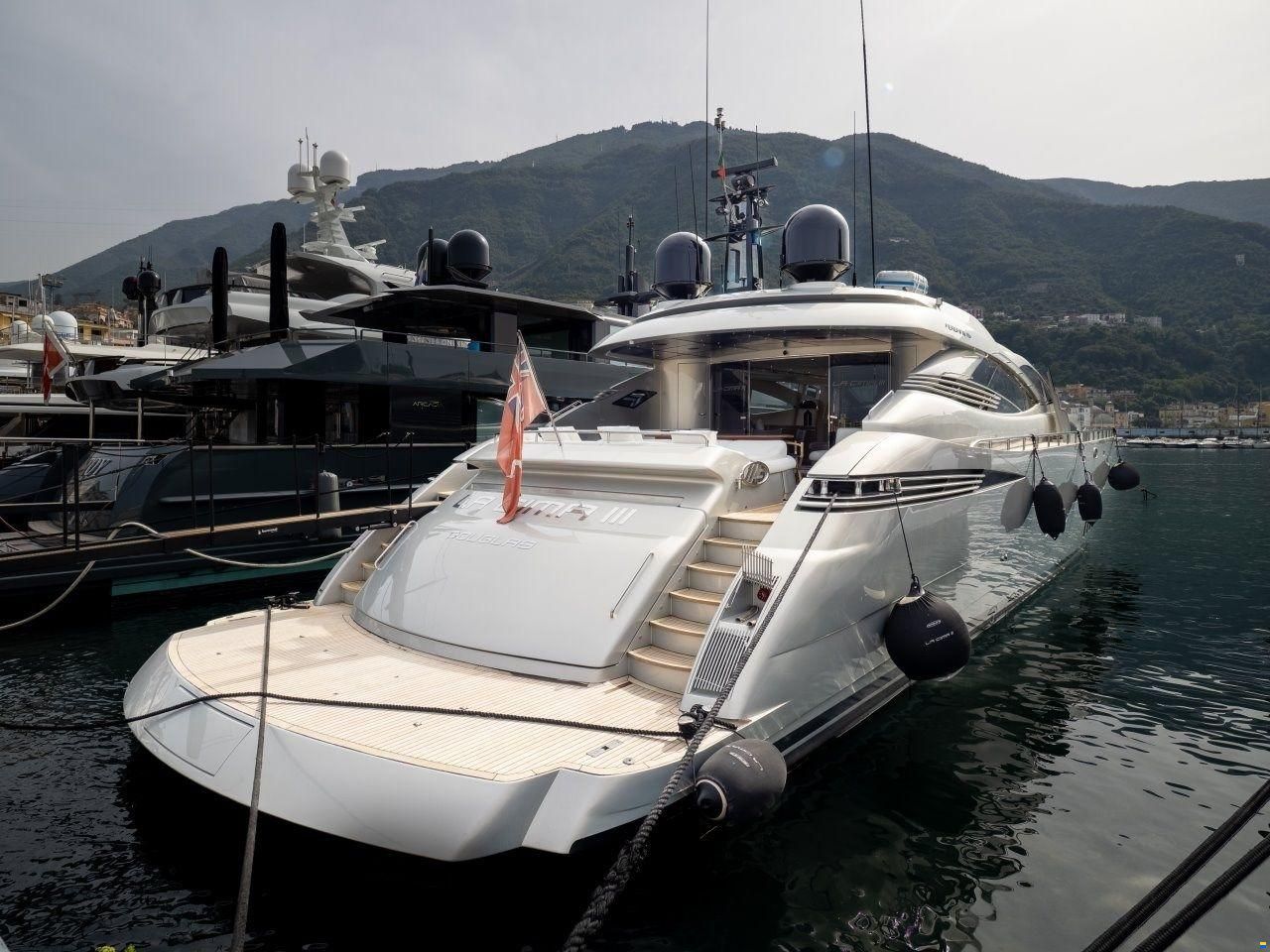 Pershing 115