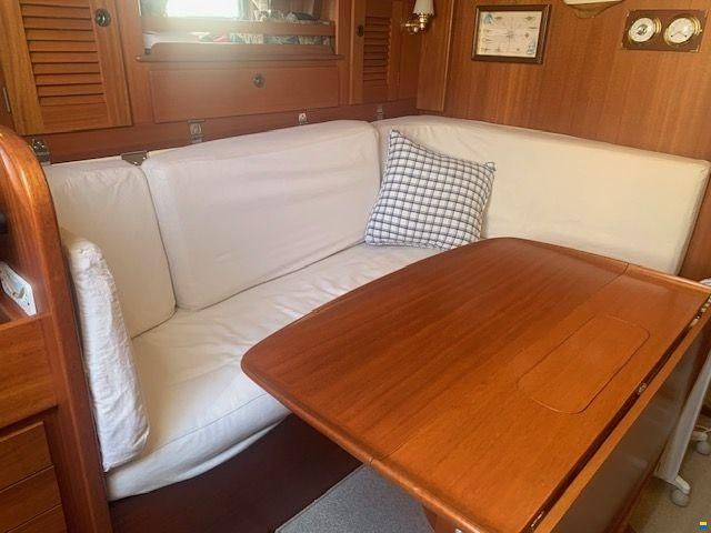 Hallberg-Rassy HR 382