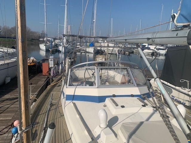 Hallberg-Rassy HR 382