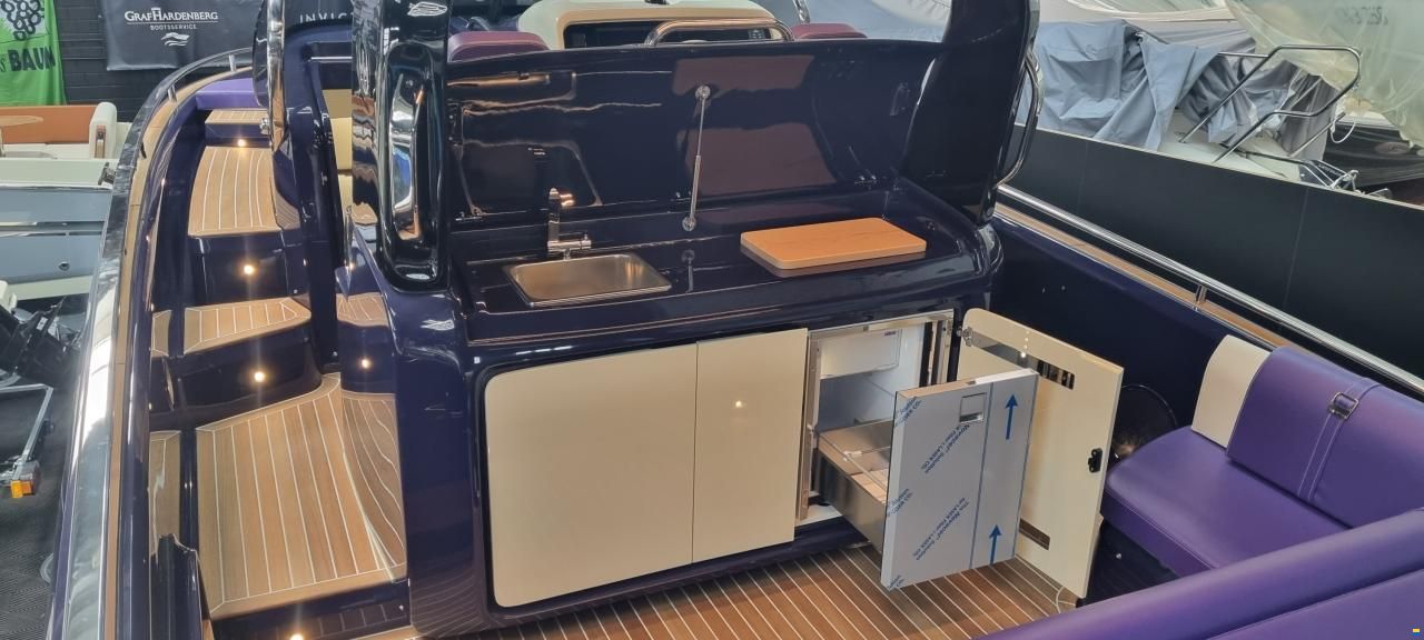 Invictus GT 320 | 5 Jahre Liegeplatz m&ouml;glich