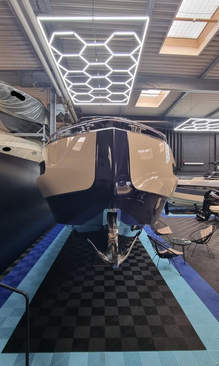 Invictus GT 320 | 5 Jahre Liegeplatz m&ouml;glich