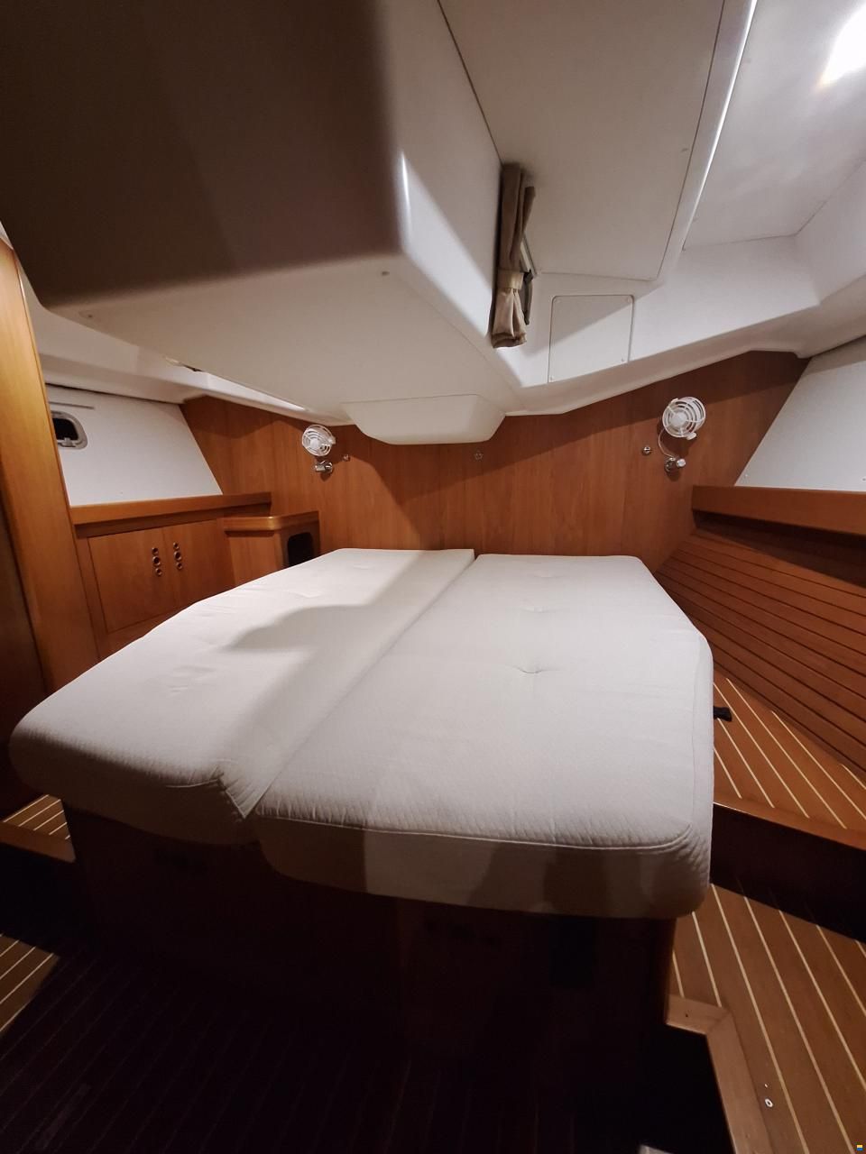 Wauquiez 40 Pilot Saloon