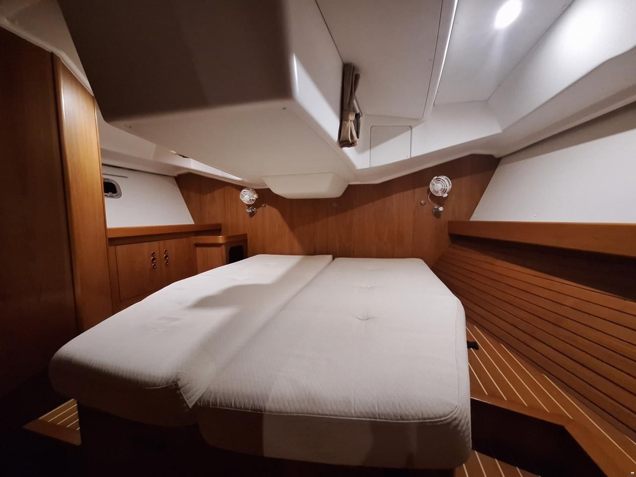 Wauquiez 40 Pilot Saloon