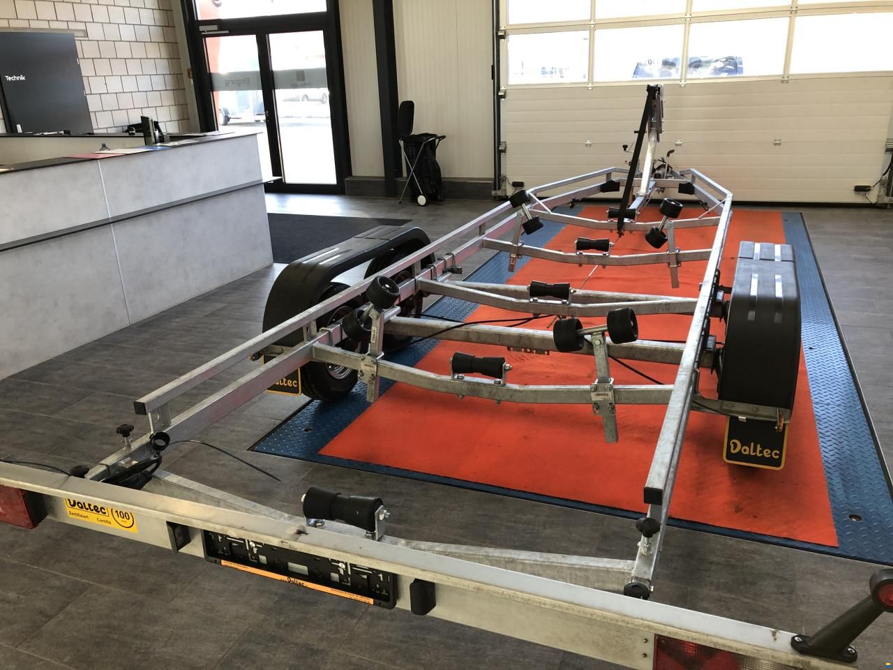 GG:2500kg., NL:2069kg.