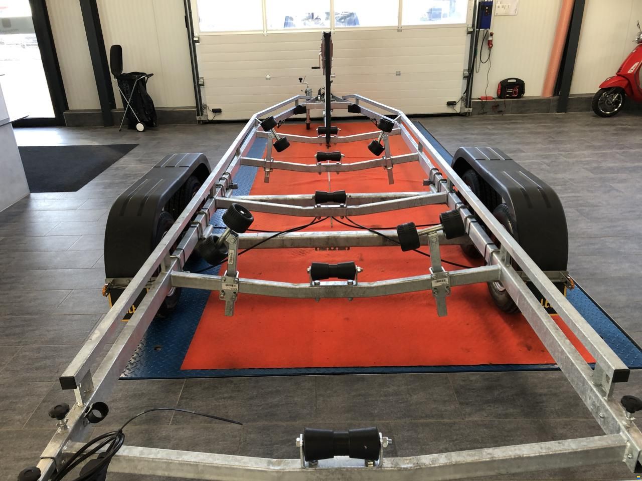 GG:2500kg., NL:2069kg.