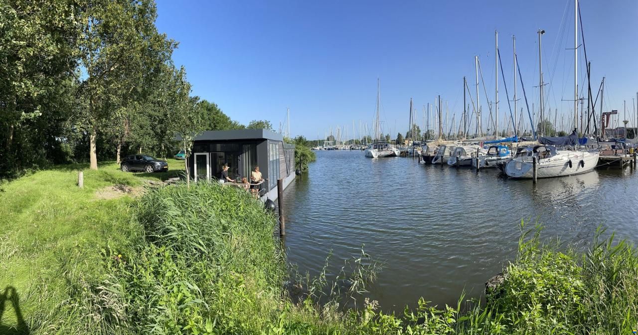 Aquavive Houseboat 1500 Met Vaste Overne