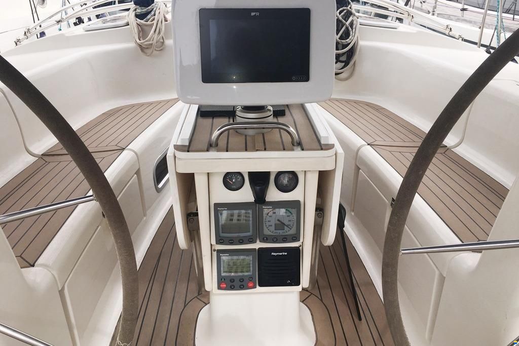 Bavaria 44