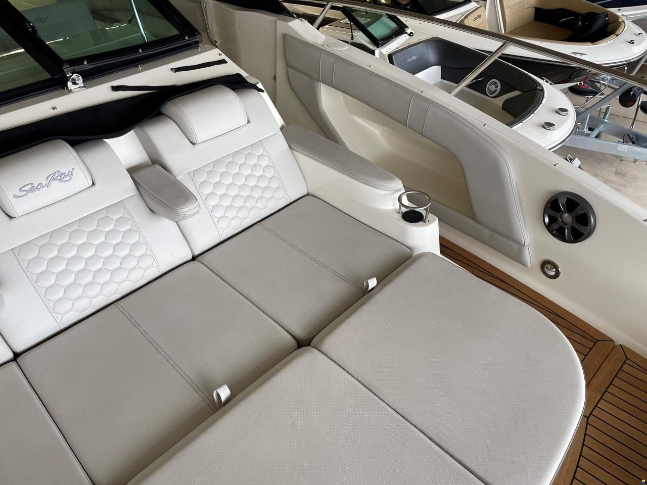 Sea Ray 320 Sundancer