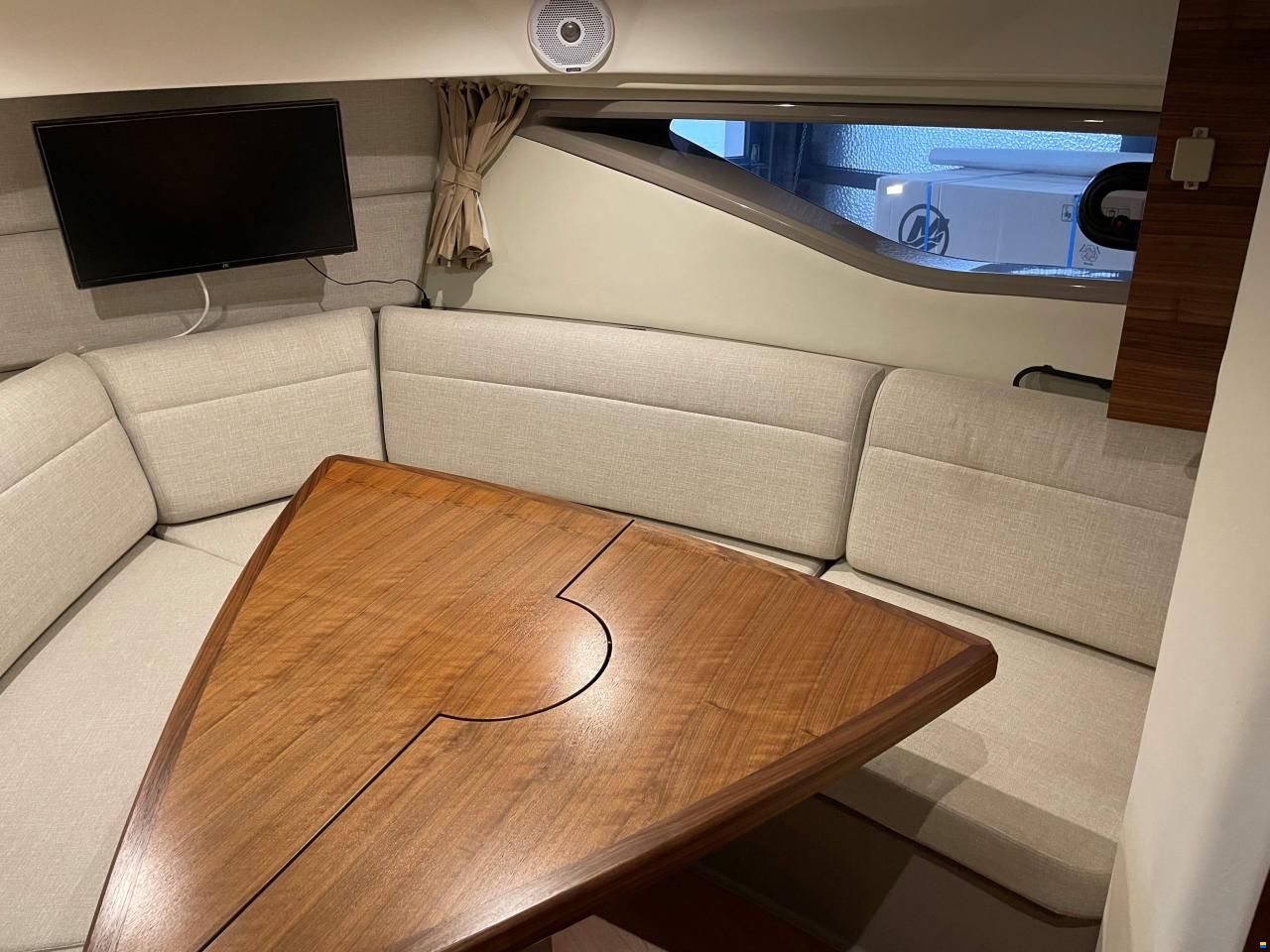 Sea Ray 320 Sundancer