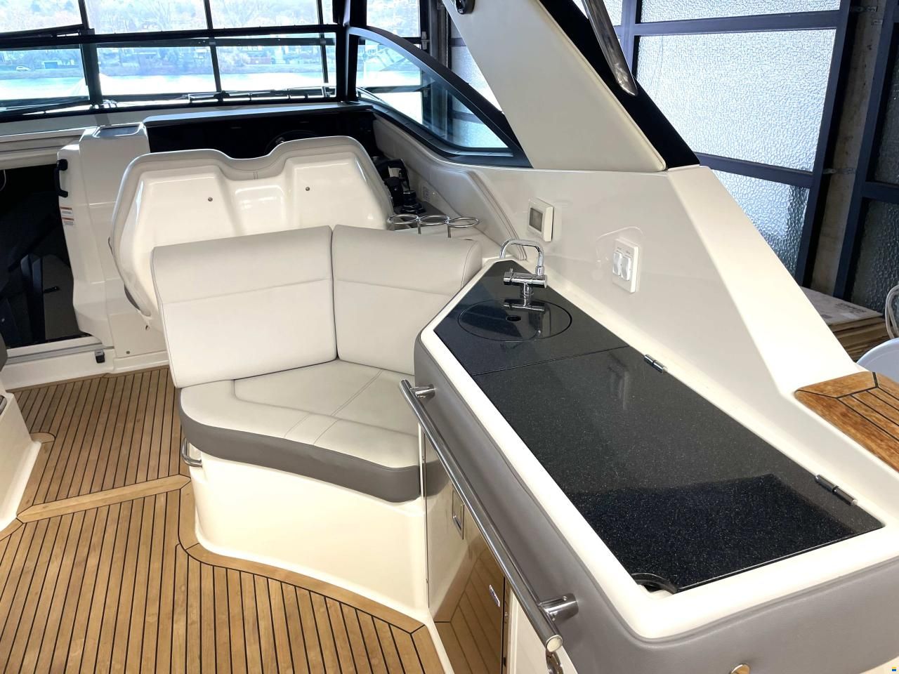 Sea Ray 320 Sundancer