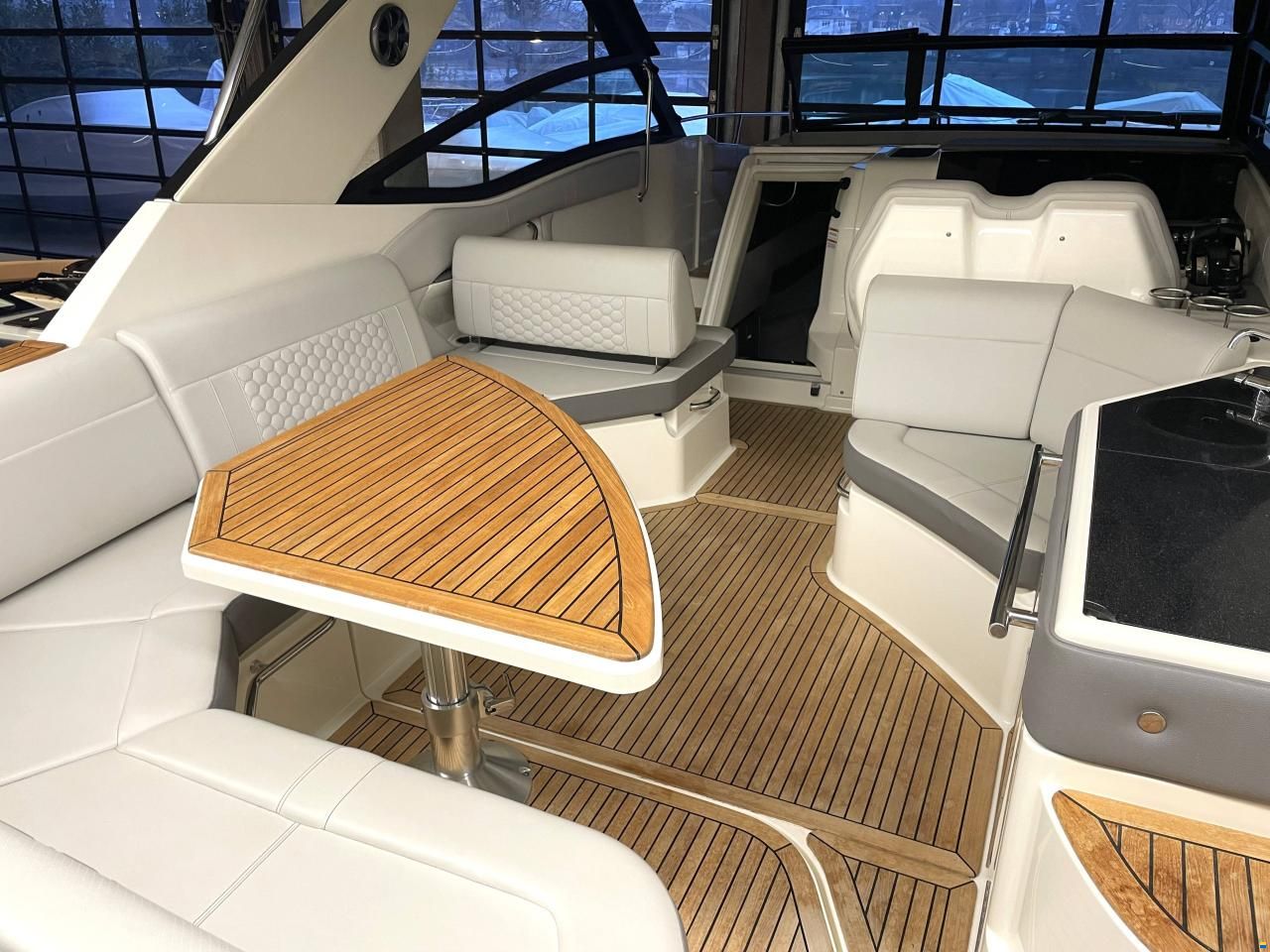 Sea Ray 320 Sundancer