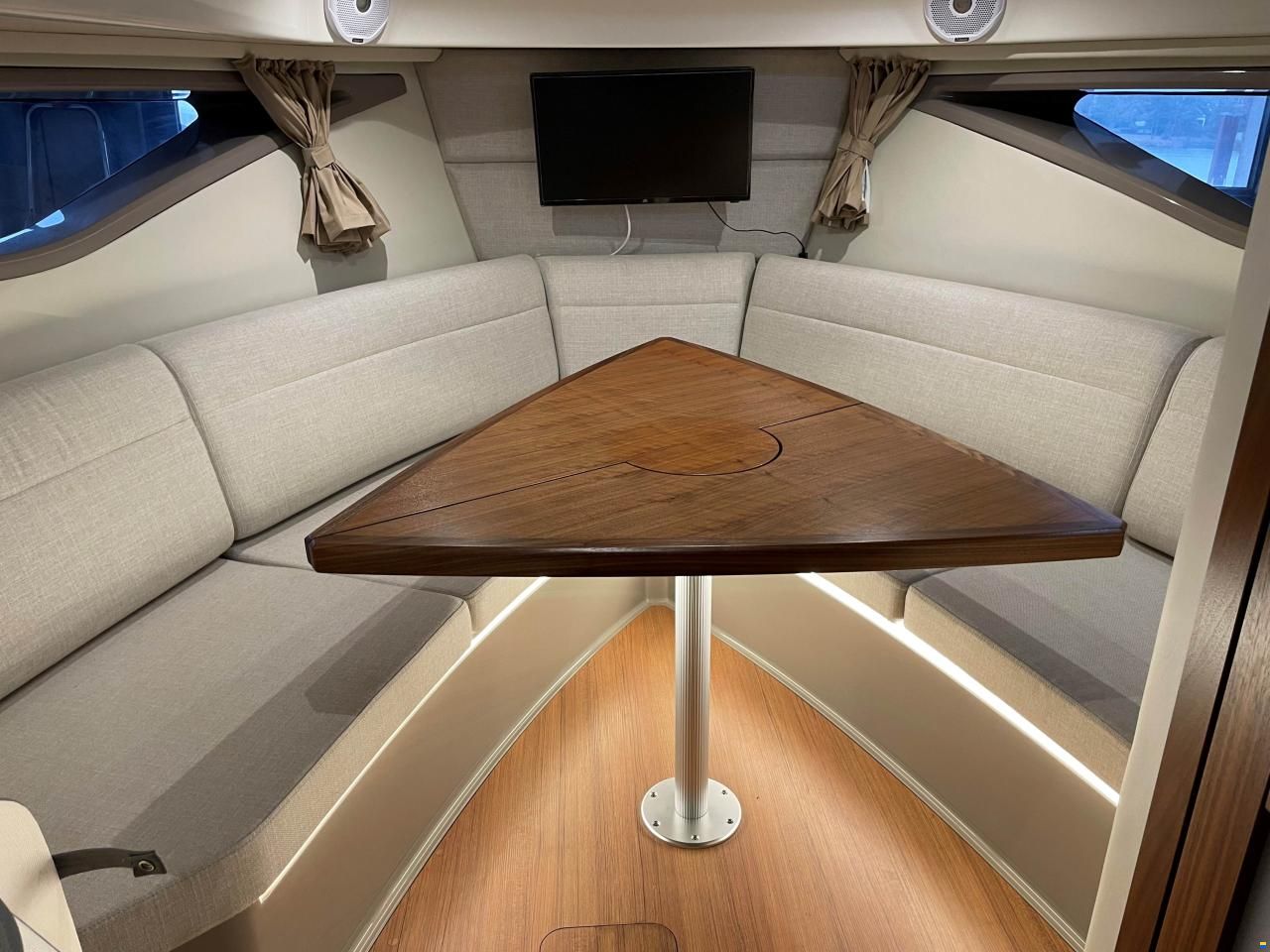 Sea Ray 320 Sundancer