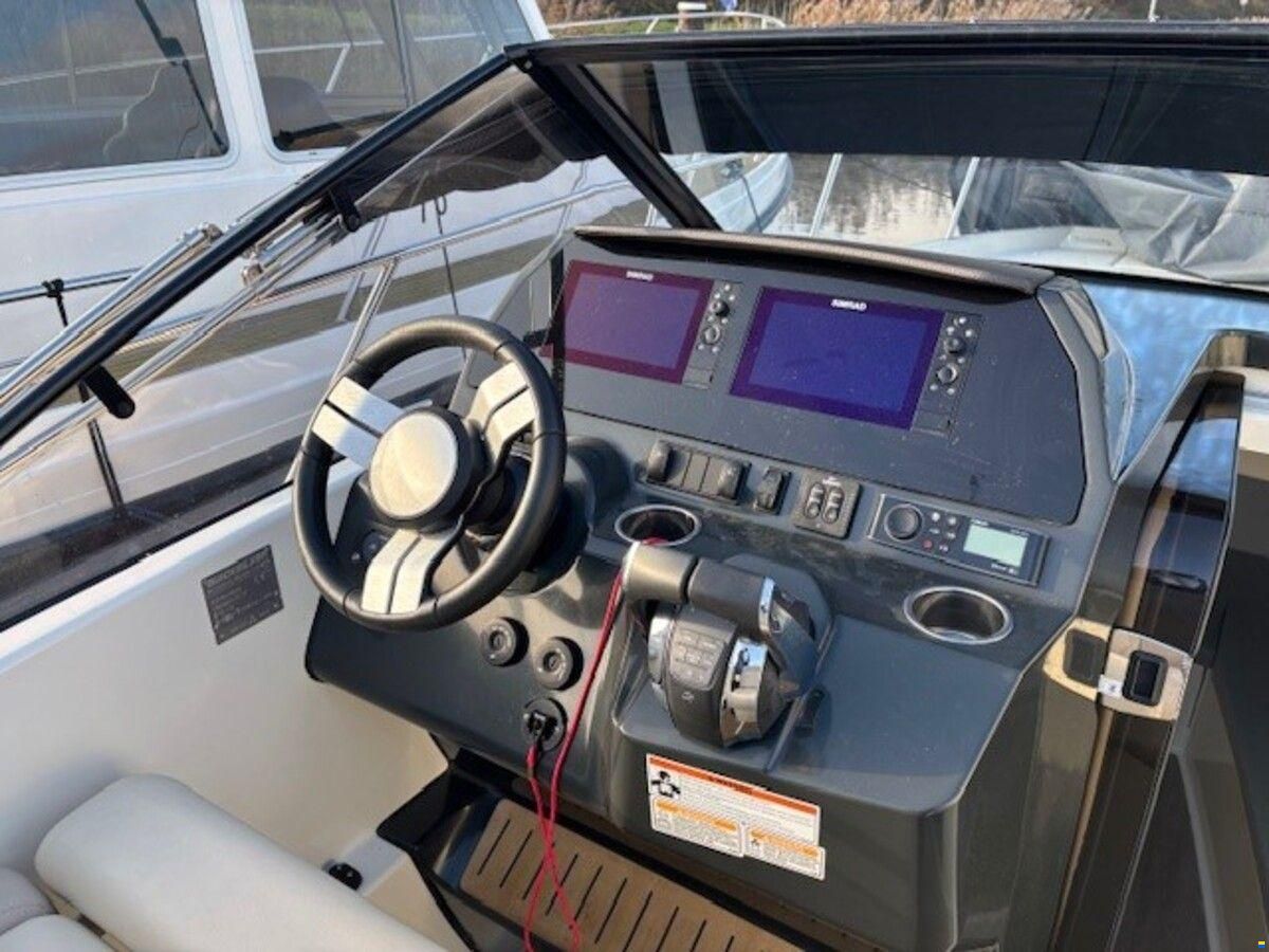Quicksilver 875 Sundeck Active