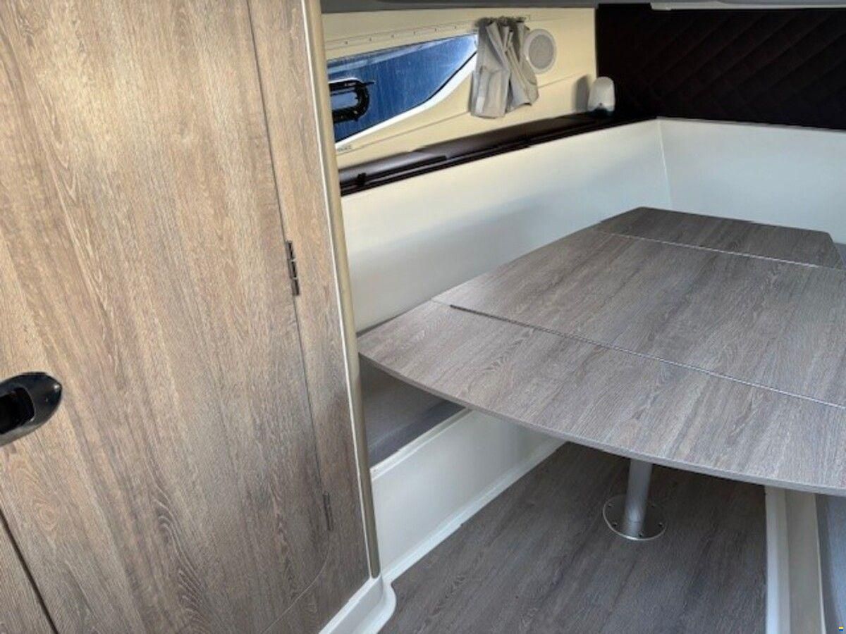 Quicksilver 875 Sundeck Active