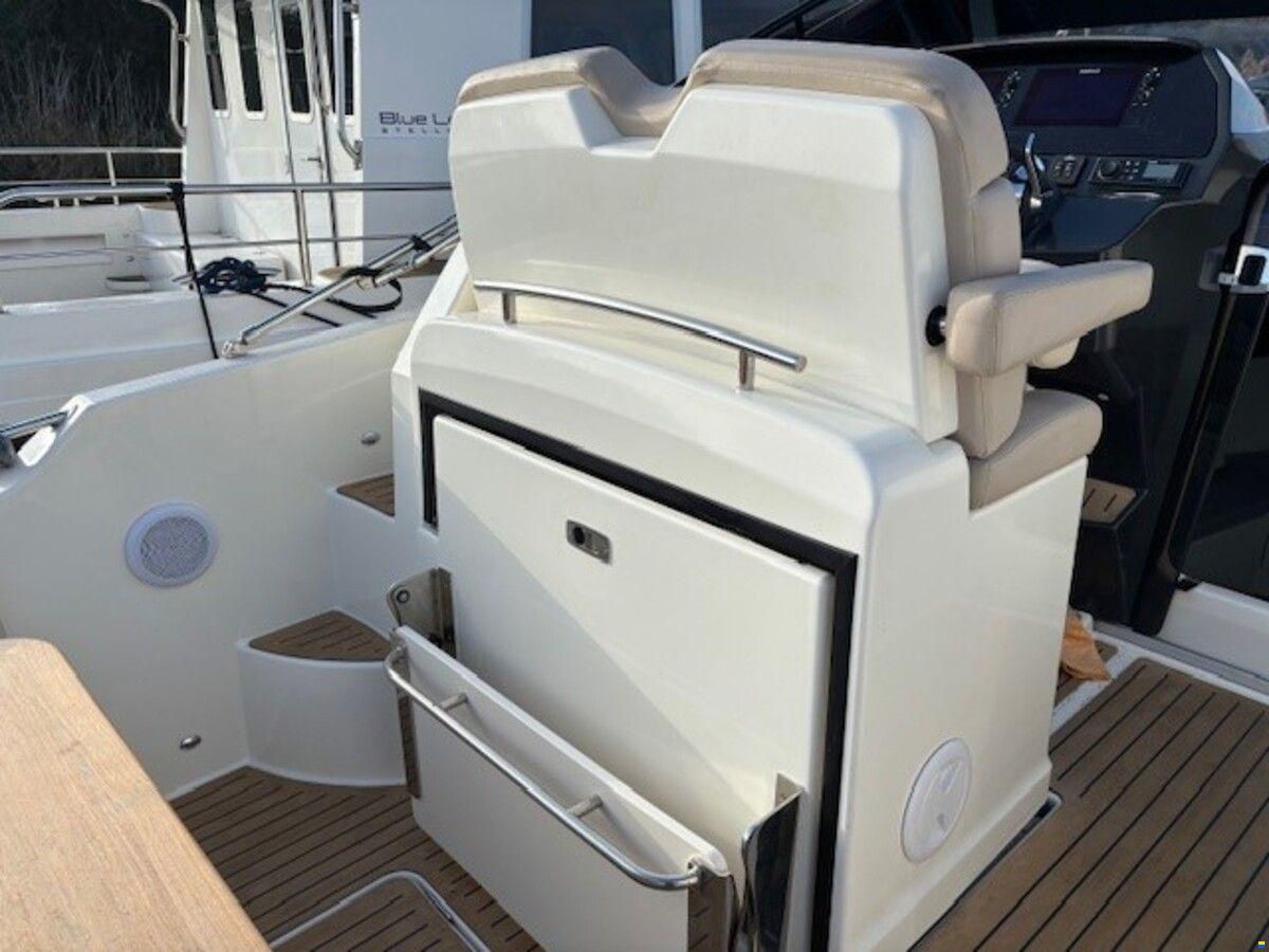 Quicksilver 875 Sundeck Active