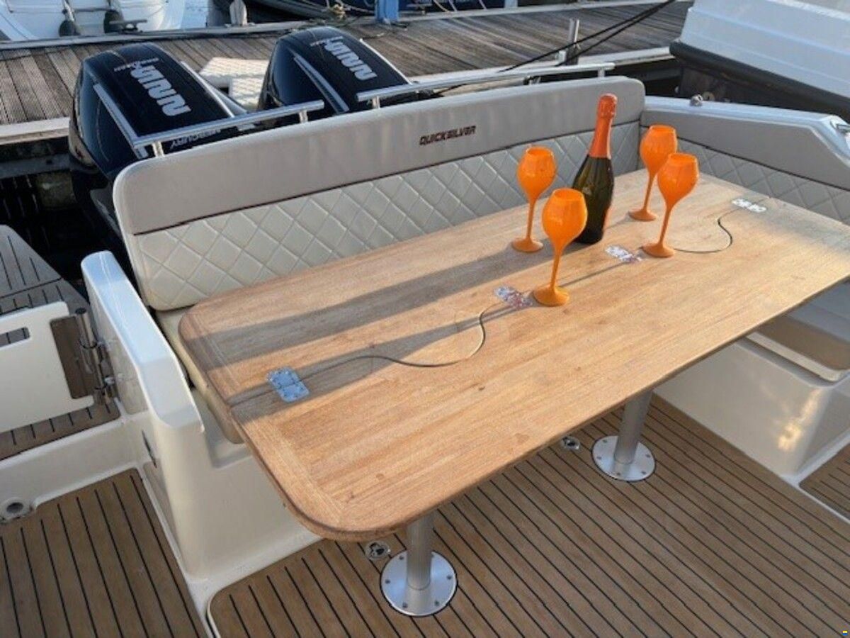 Quicksilver 875 Sundeck Active