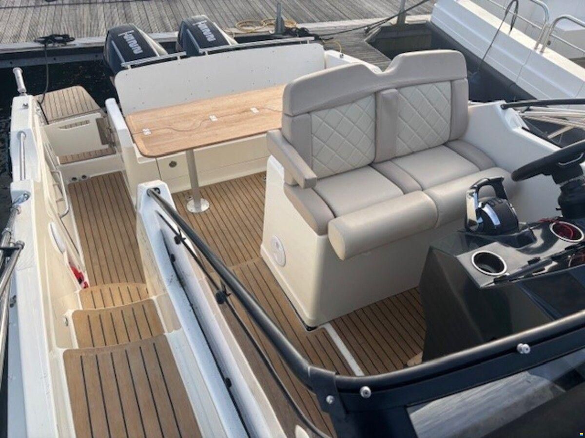 Quicksilver 875 Sundeck Active