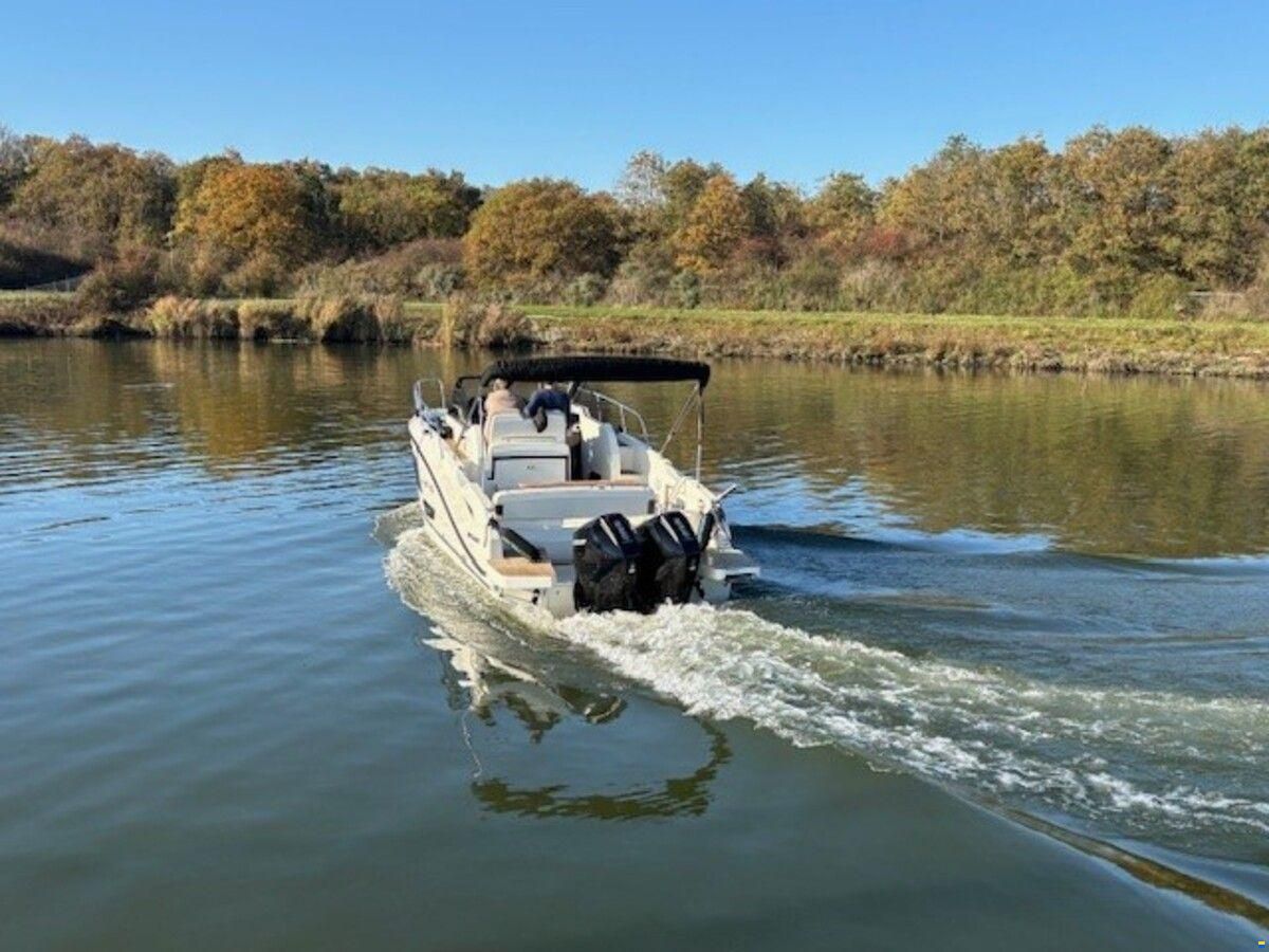 Quicksilver 875 Sundeck Active