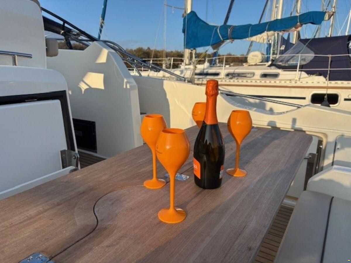 Quicksilver 875 Sundeck Active