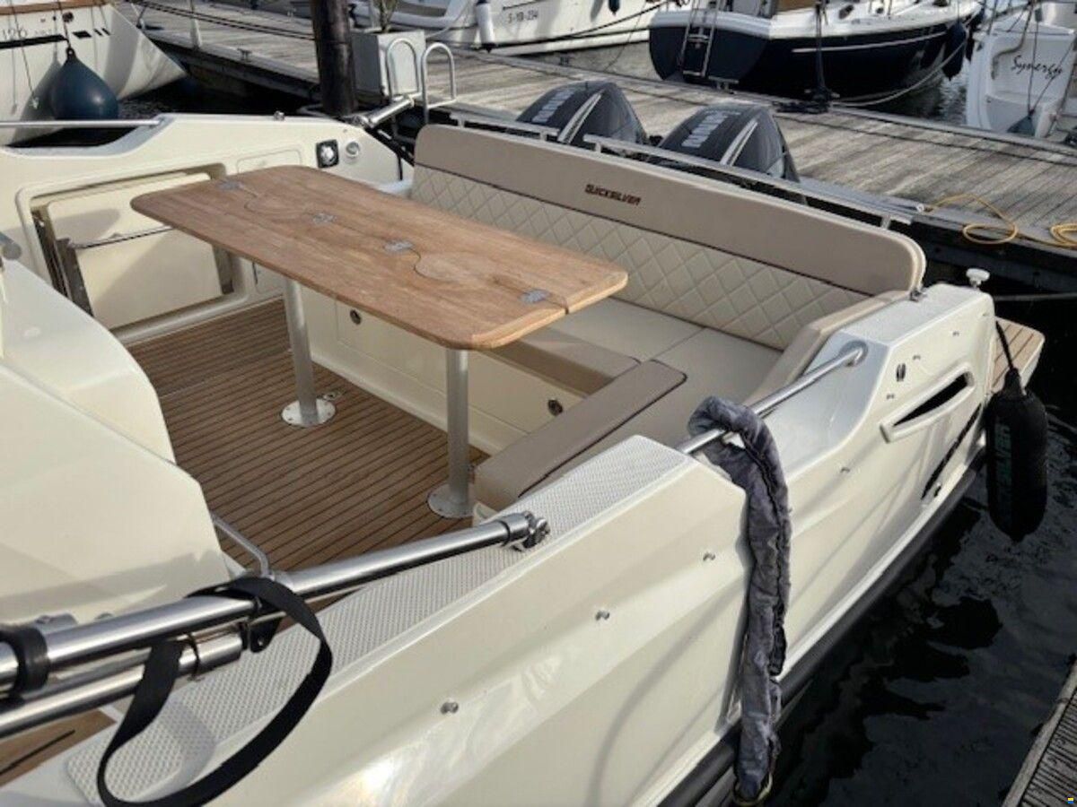 Quicksilver 875 Sundeck Active