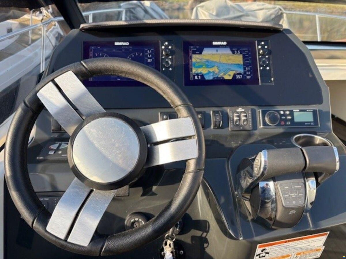 Quicksilver 875 Sundeck Active