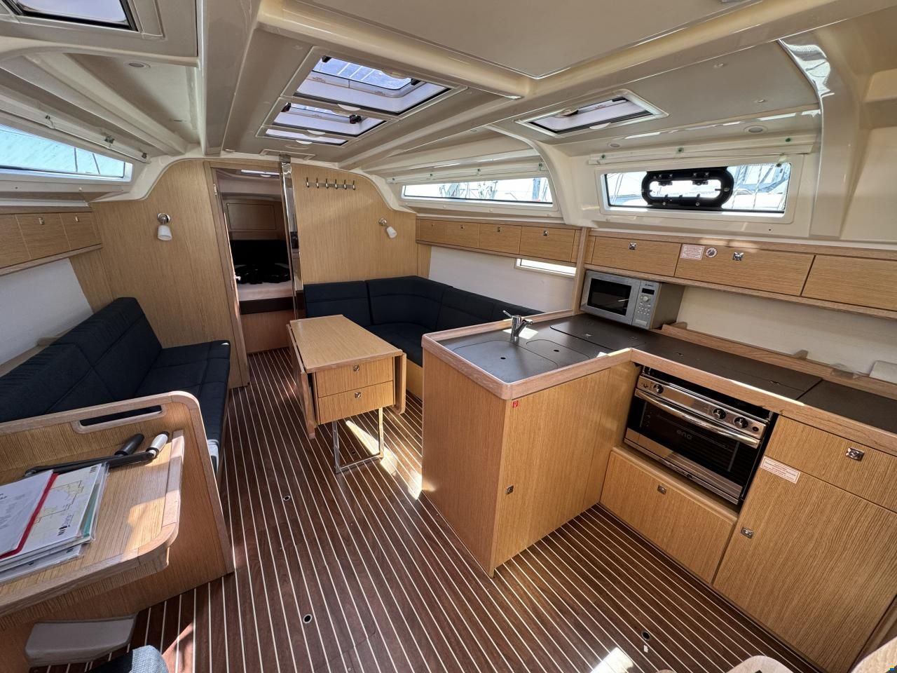 Bavaria Cruiser 37