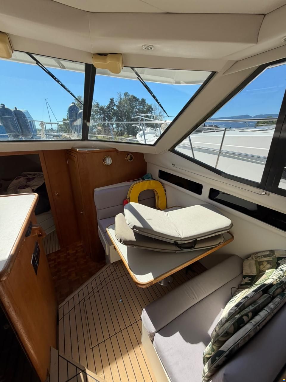 Carver 390 Cockpit