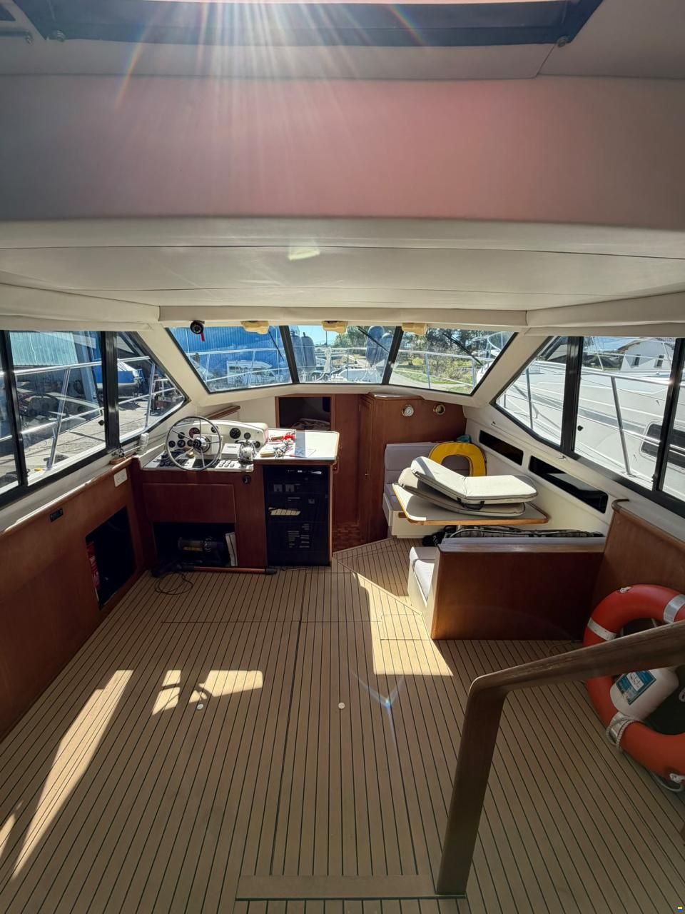 Carver 390 Cockpit