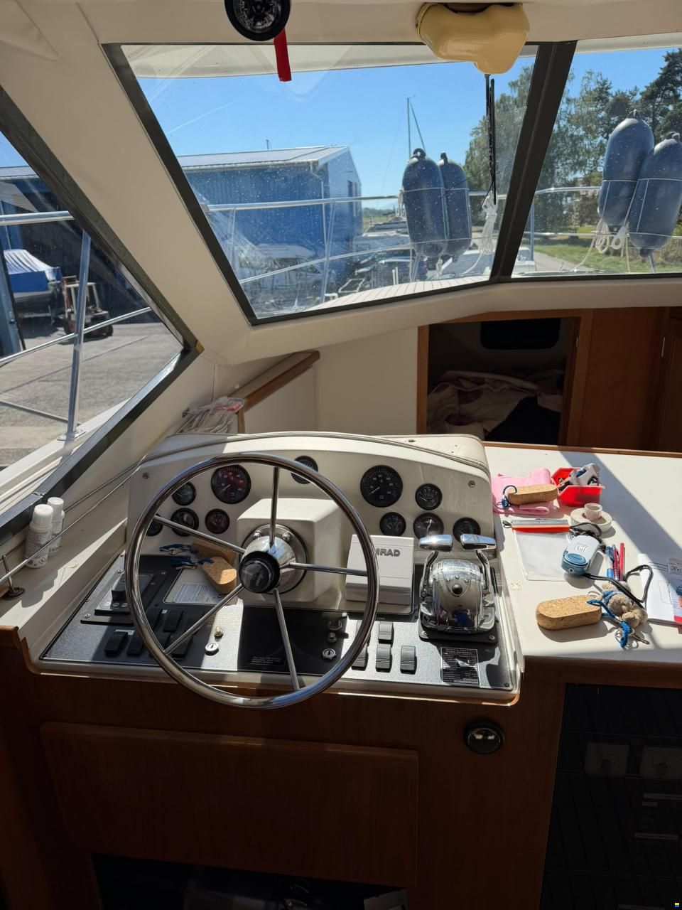 Carver 390 Cockpit