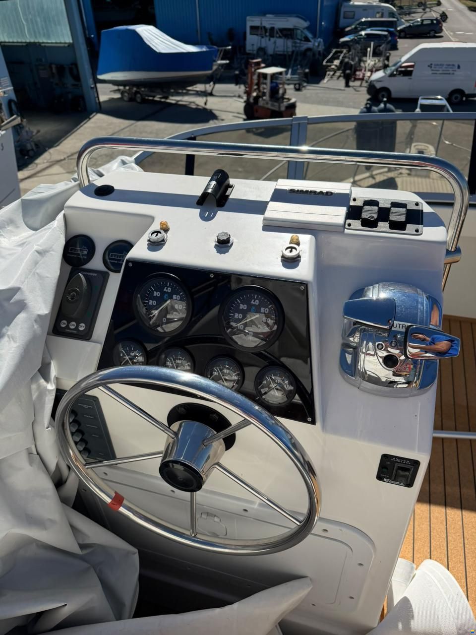 Carver 390 Cockpit