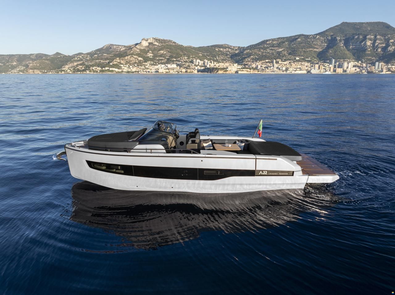 Cranchi A32 Luxury Tender