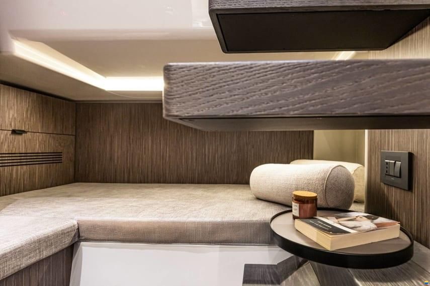 Cranchi A32 Luxury Tender