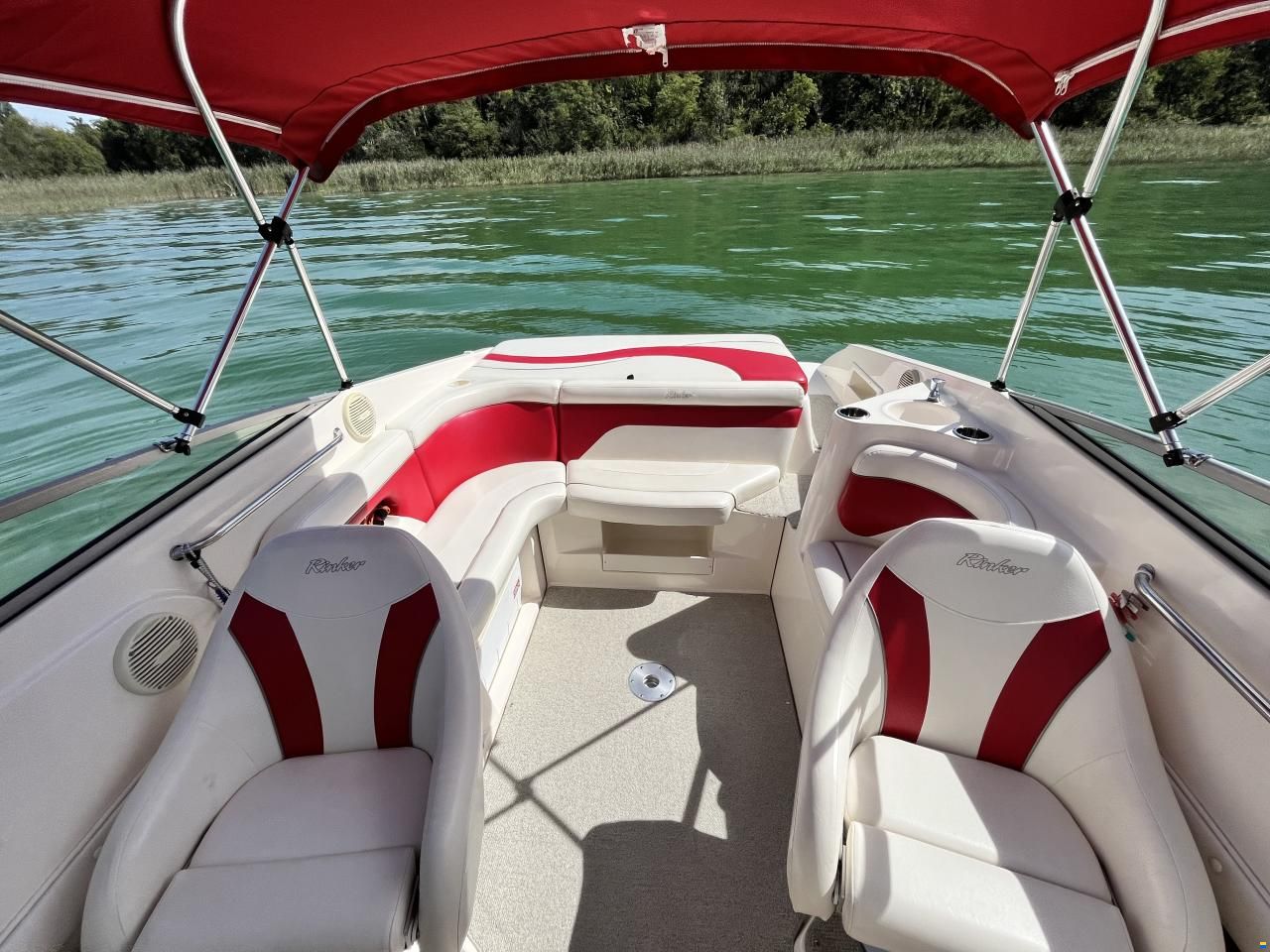 Rinker 232 Captiva Cuddy