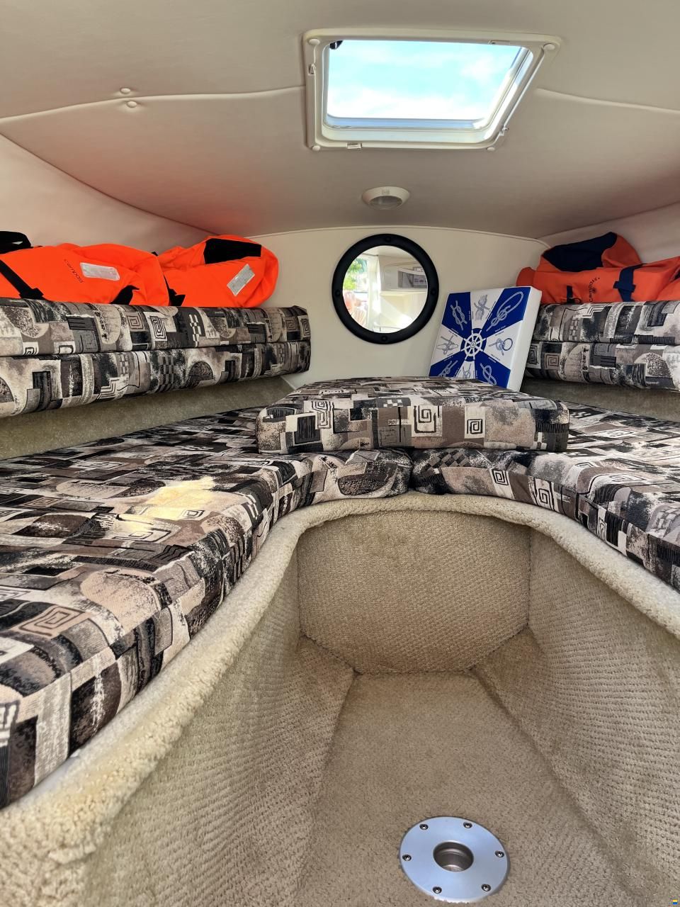 Rinker 232 Captiva Cuddy