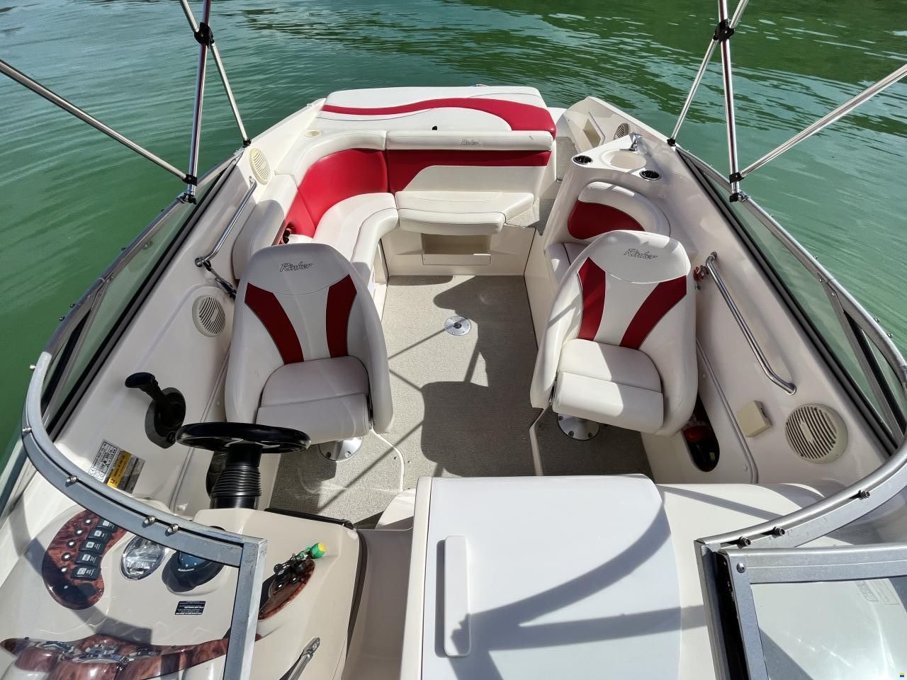 Rinker 232 Captiva Cuddy