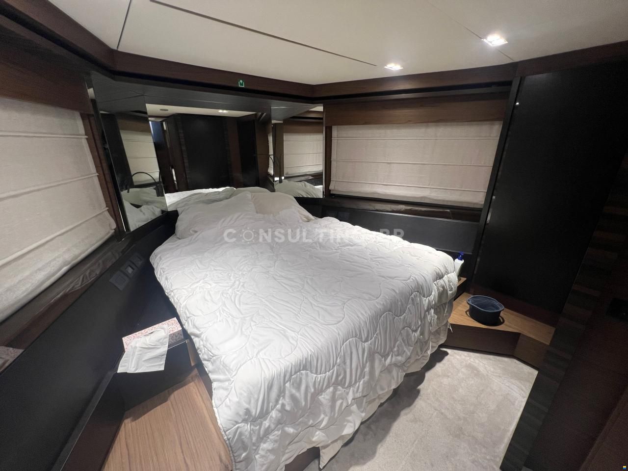 Ferretti 670 Fly