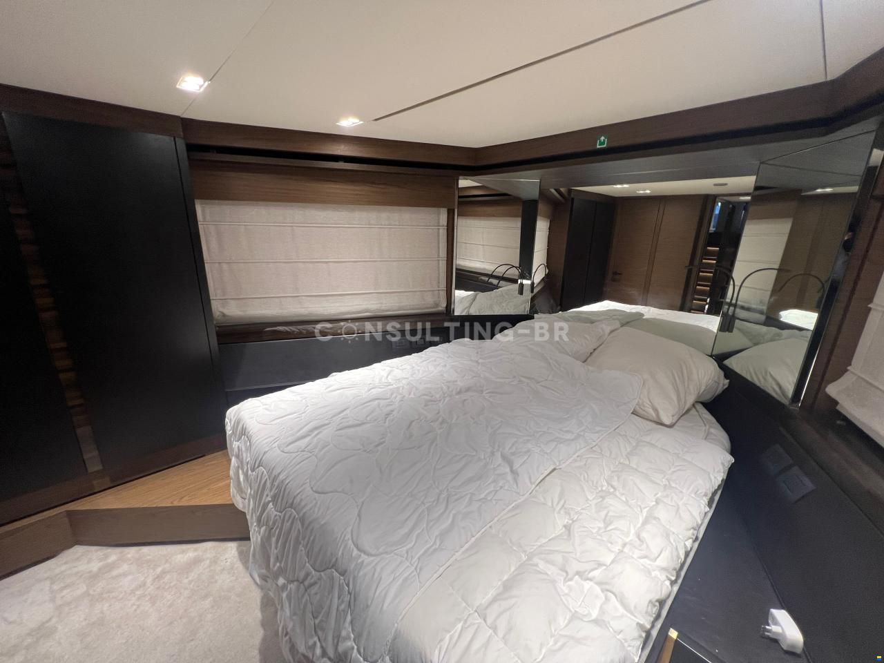 Ferretti 670 Fly